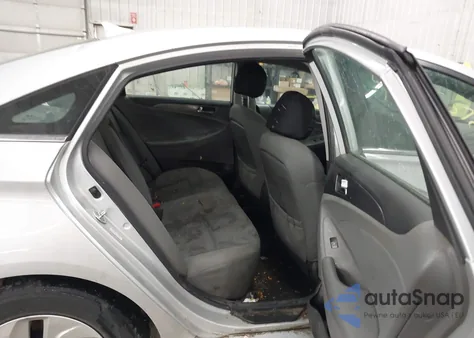 2015 Hyundai Sonata Hybrid z USA, uszkodzony, nr VIN KMHEC4A45FA131073